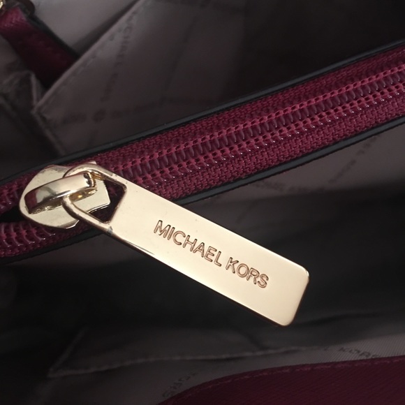 MIcheal Kors Sofia Large Saffiano Leather Tote - Picture 8 of 9